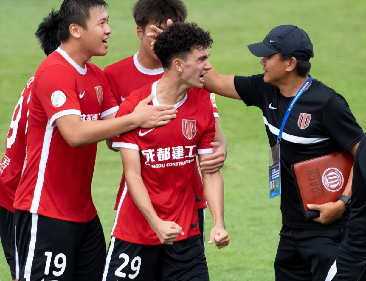 开云体育官网入口网页版-关于成都队员在赛场上表现出色，引发关注的信息