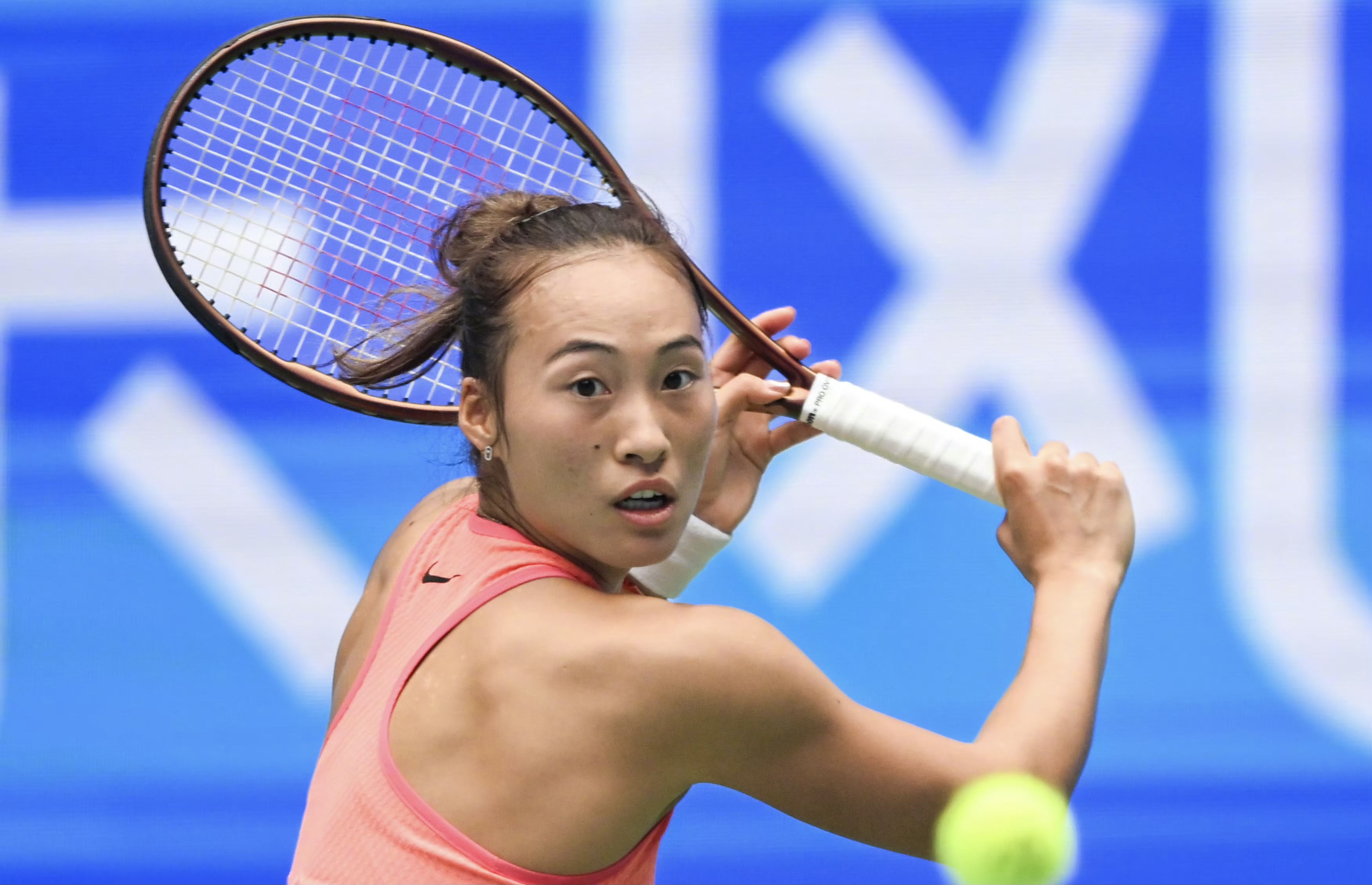 精英选手奋勇拼搏，实力碾压对手