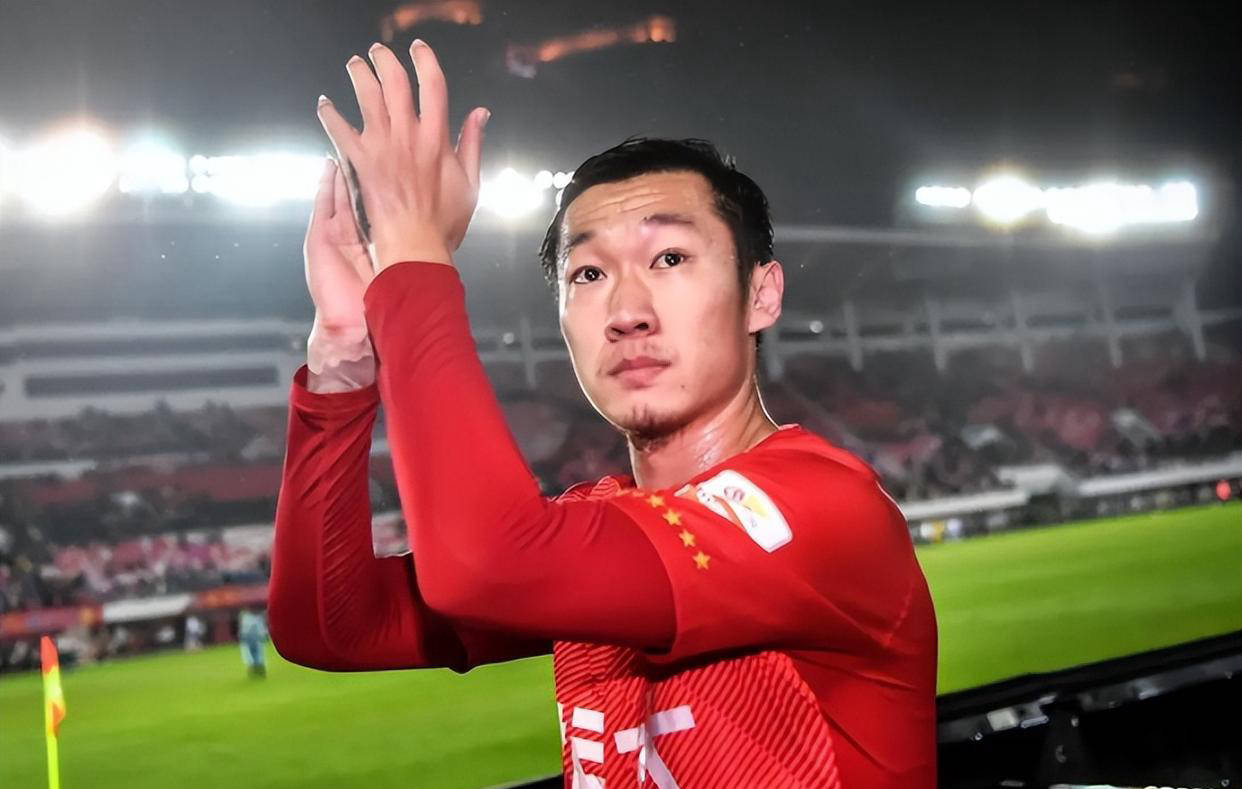 包含上港中场受伤，队内竞争加剧，夺冠希望存疑？的词条